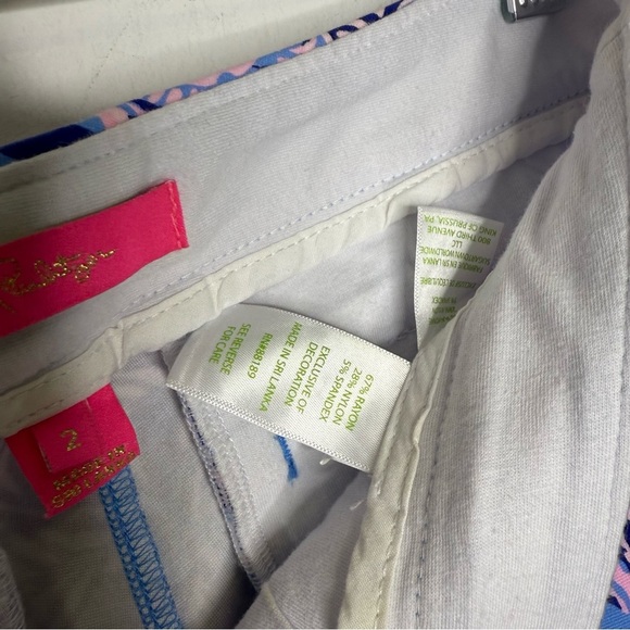 Lilly Pulitzer Printed Scallop Hem Shorts Blue Pink Size 2 - Picture 4 of 7